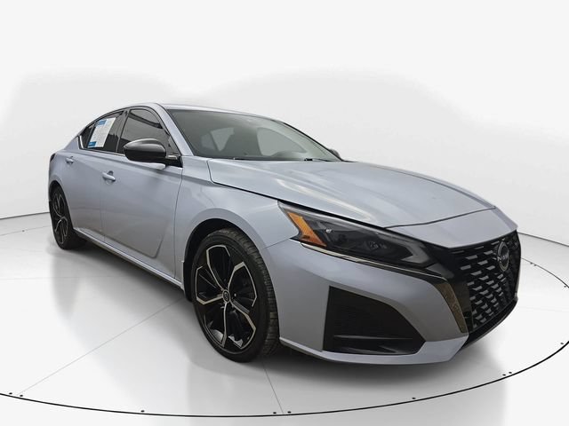 Used 2024 Nissan Altima 2.5 SR FWD image 3