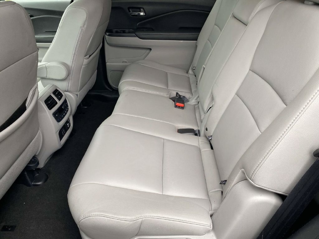 Used 2019 Honda Pilot Touring image 9