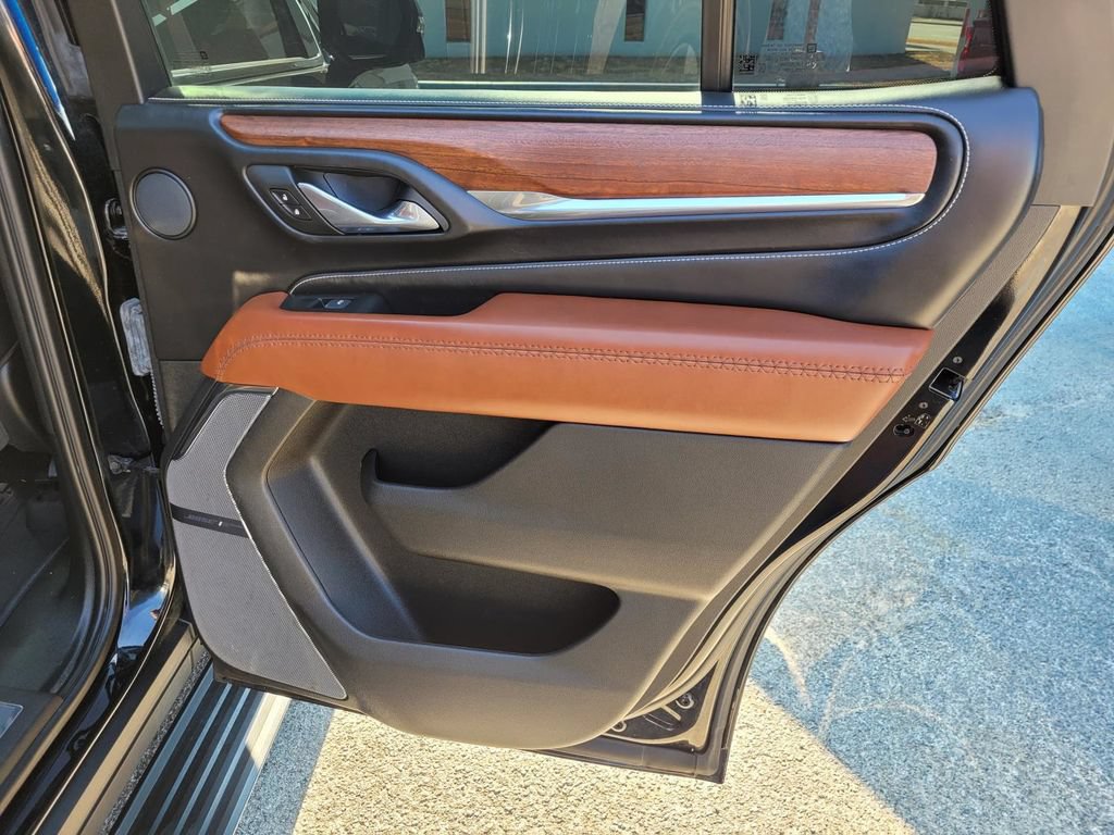 Used 2023 GMC Yukon Denali Ultimate w/ LPO, Floor Liner Package AWD/4WD image 11