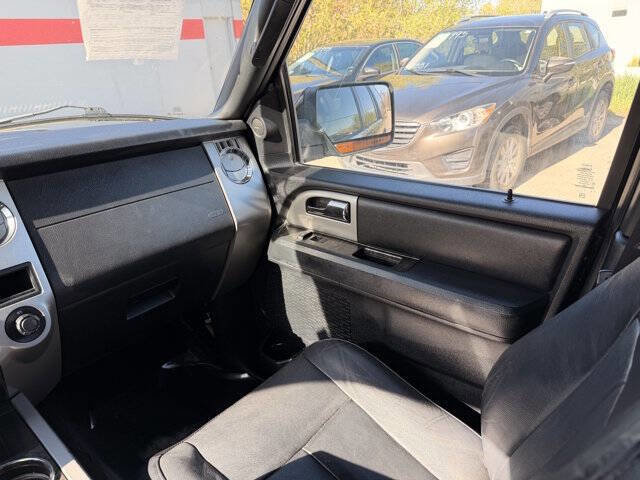 Used 2016 Ford Expedition Limited w/ Equipment Group 301A RWD image 19