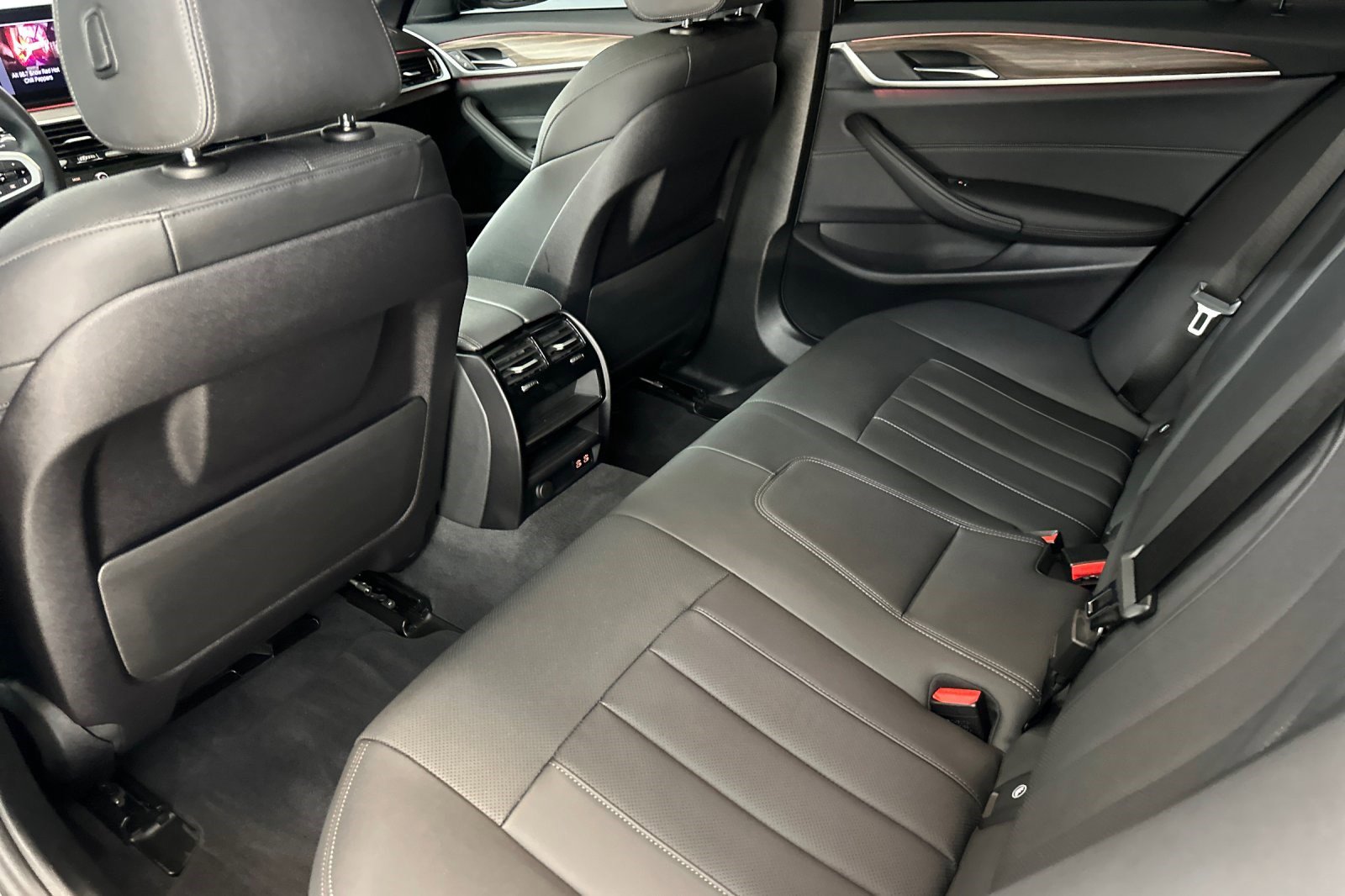 Used 2023 BMW 530i w/ M Sport Package image 26