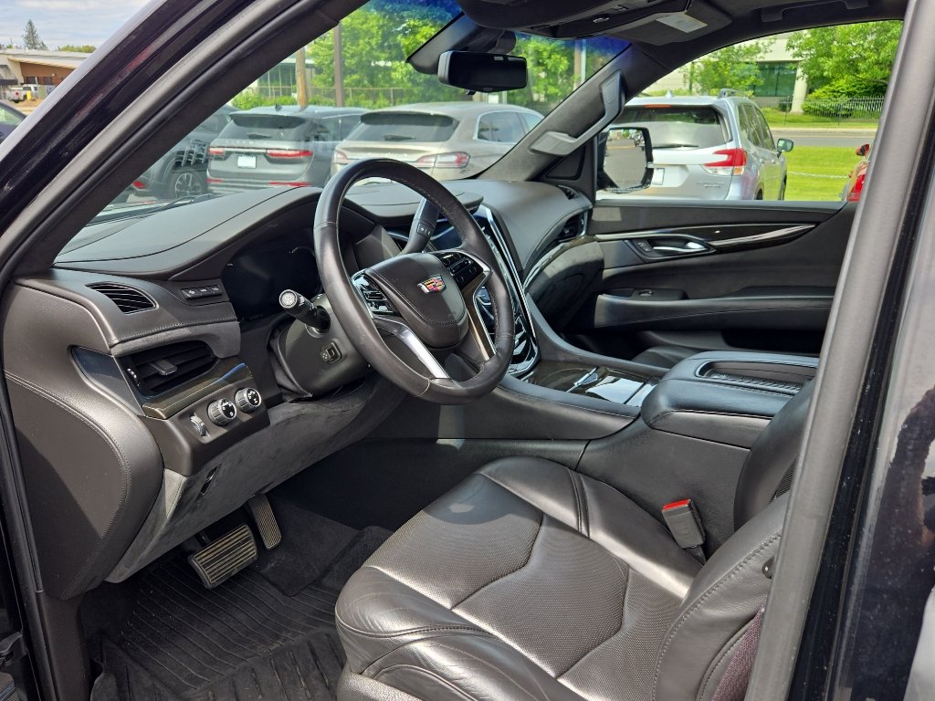 Used 2017 Cadillac Escalade Platinum AWD/4WD image 12