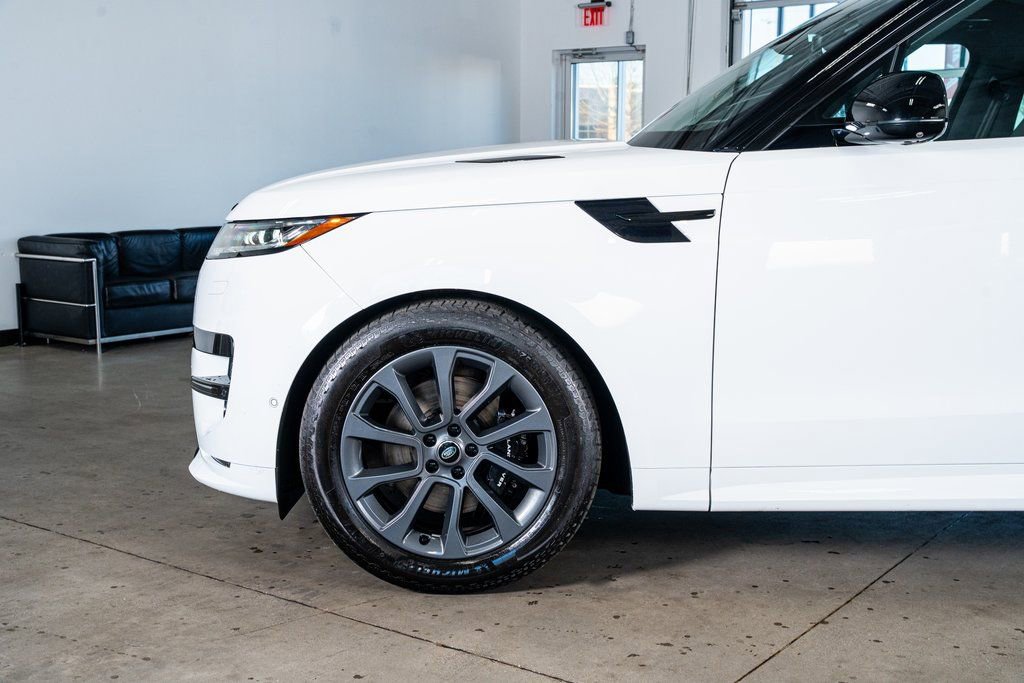 Used 2024 Land Rover Range Rover Sport Dynamic SE image 9