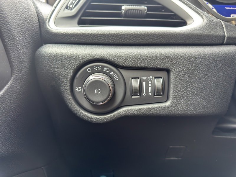 New 2026 Chrysler Pacifica Select image 30