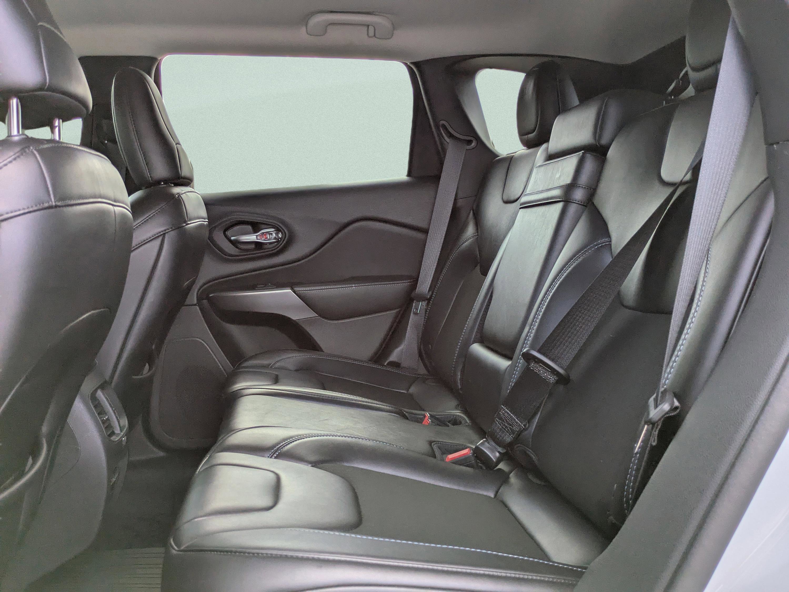 Used 2019 Jeep Cherokee Latitude Plus w/ Comfort/Convenience Group image 24