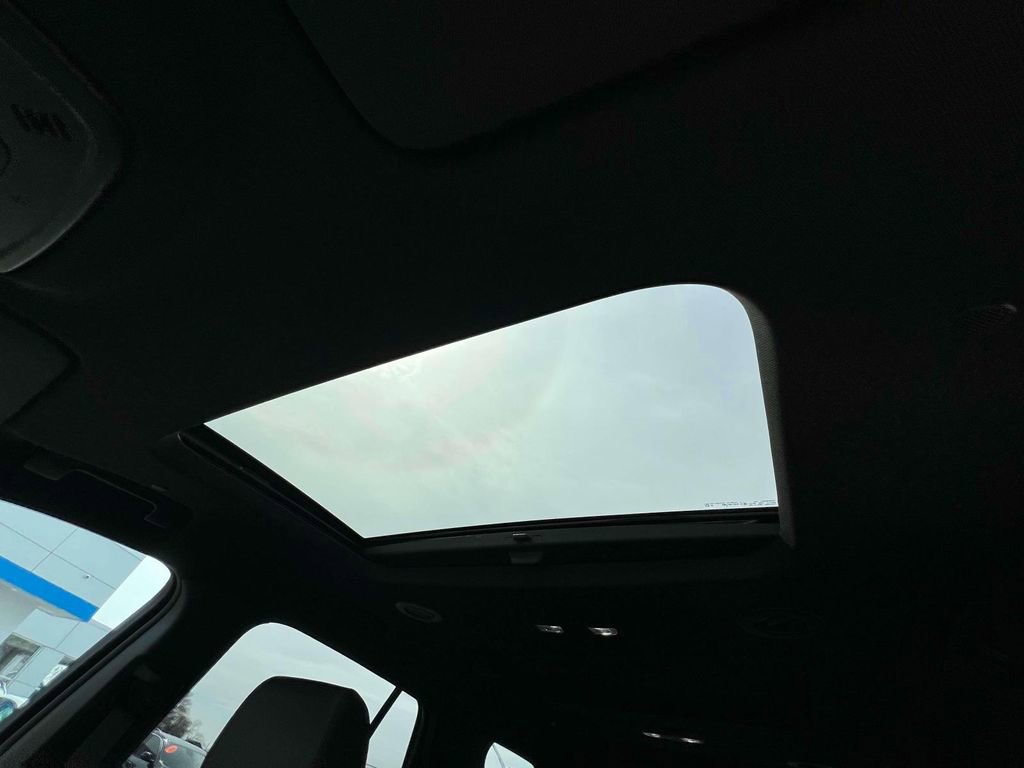 Used 2023 Chevrolet Traverse RS AWD/4WD image 32