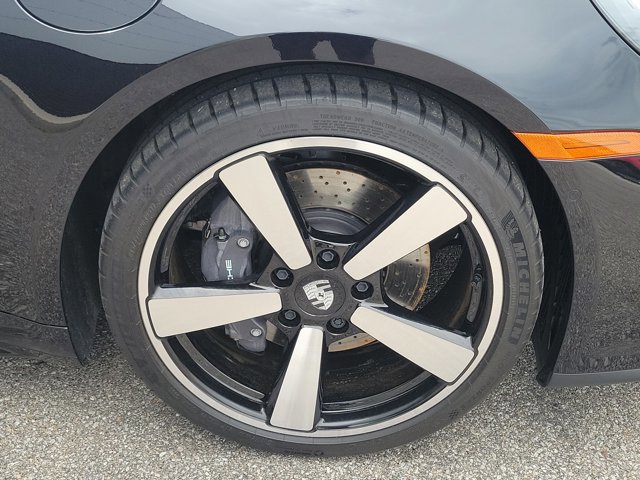 Certified 2025 Porsche 911 Carrera RWD image 13
