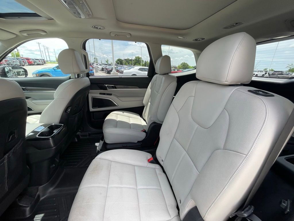 Certified 2022 Kia Telluride SX w/ Nightfall Edition Package AWD/4WD image 27