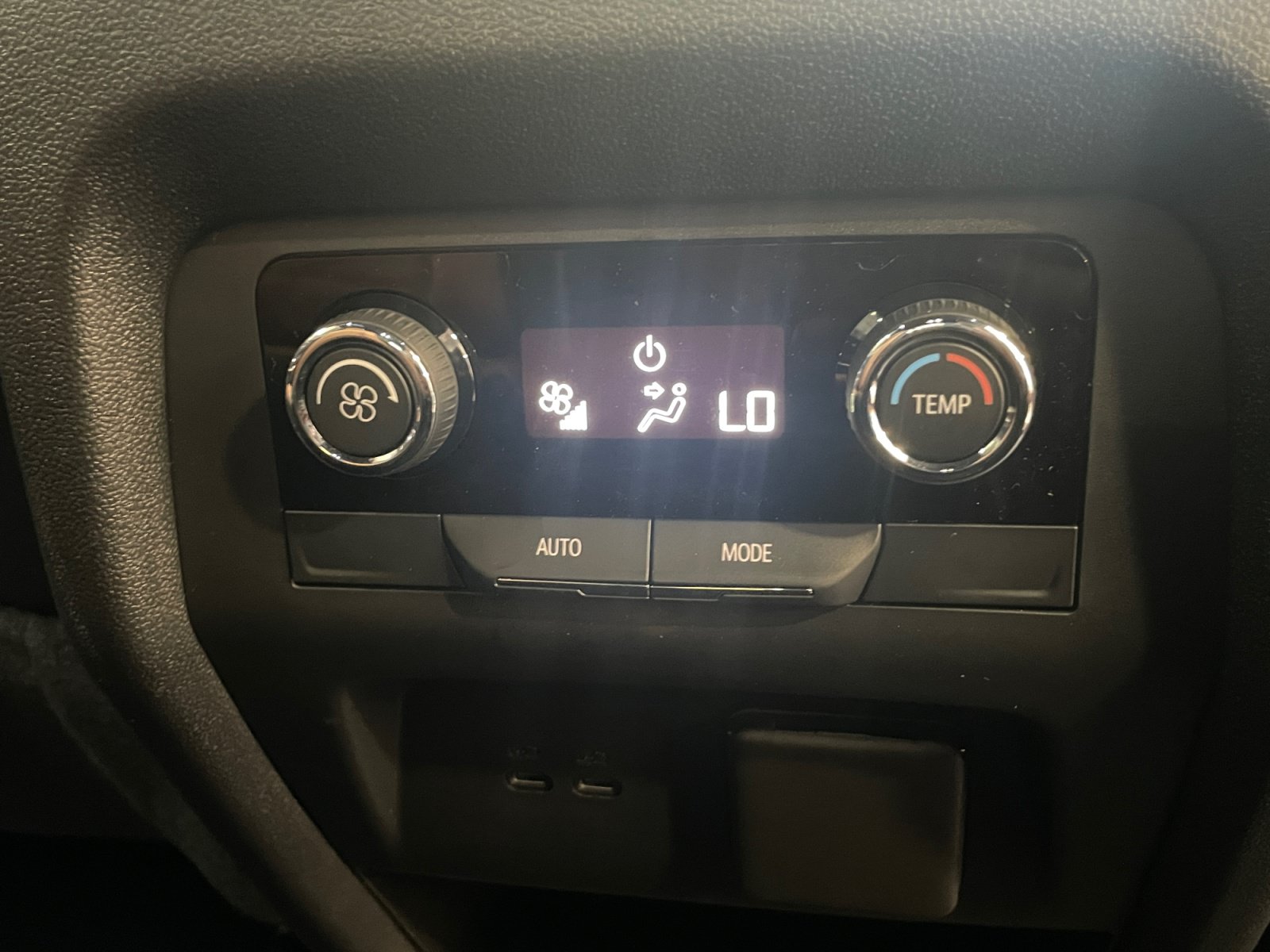 New 2027 Chevrolet Traverse Z71 w/ Enhanced Driving Package AWD/4WD image 16