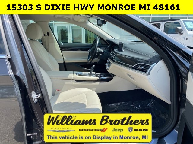 Used 2018 BMW 740i xDrive image 19