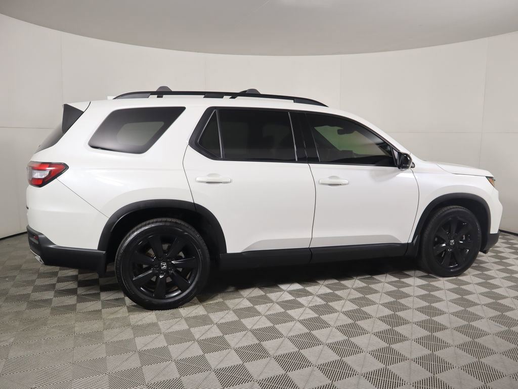 Used 2025 Honda Pilot Black Edition image 4