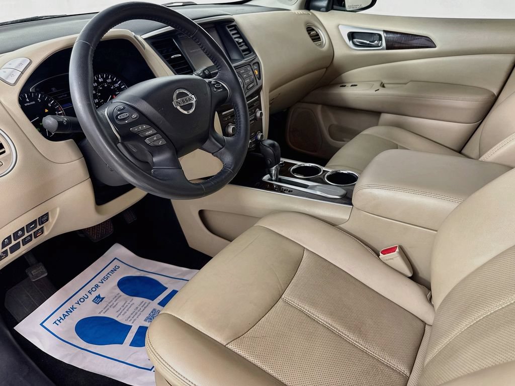 Used 2016 Nissan Pathfinder Platinum w/ Family Entertainment Package FWD image 11
