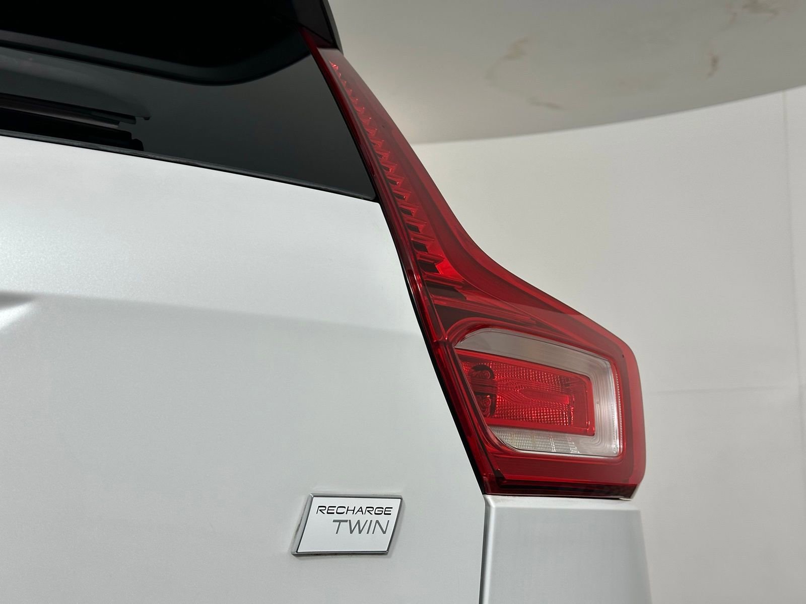 Used 2023 Volvo XC40 Recharge Plus image 12