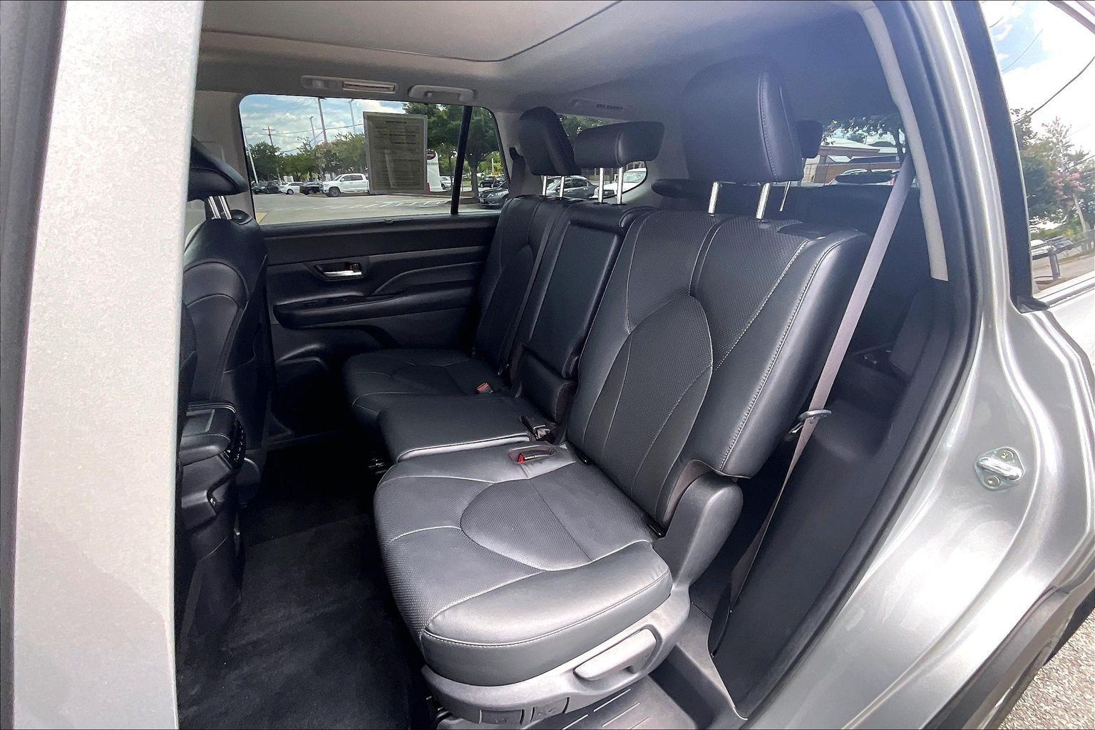 Used 2024 Toyota Grand Highlander AWD image 31