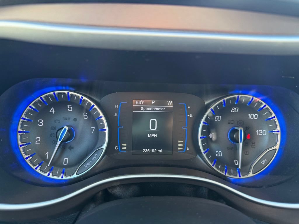 Used 2017 Chrysler Pacifica Touring FWD image 32