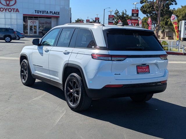 Used 2024 Jeep Grand Cherokee Altitude image 11