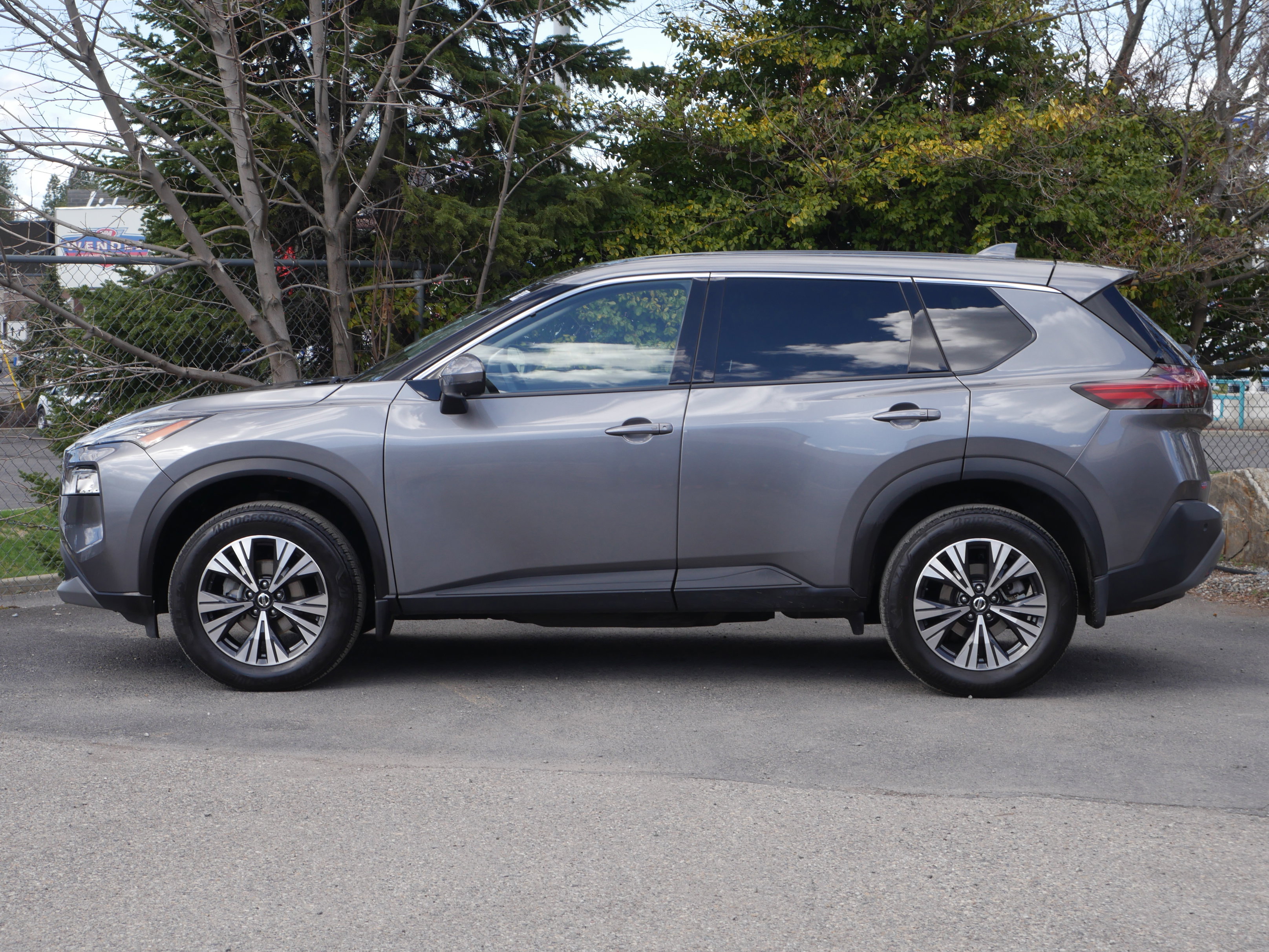 Certified 2021 Nissan Rogue SV image 3