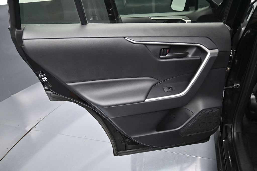 Certified 2020 Toyota RAV4 LE w/ Carpet Mat Package AWD/4WD image 27