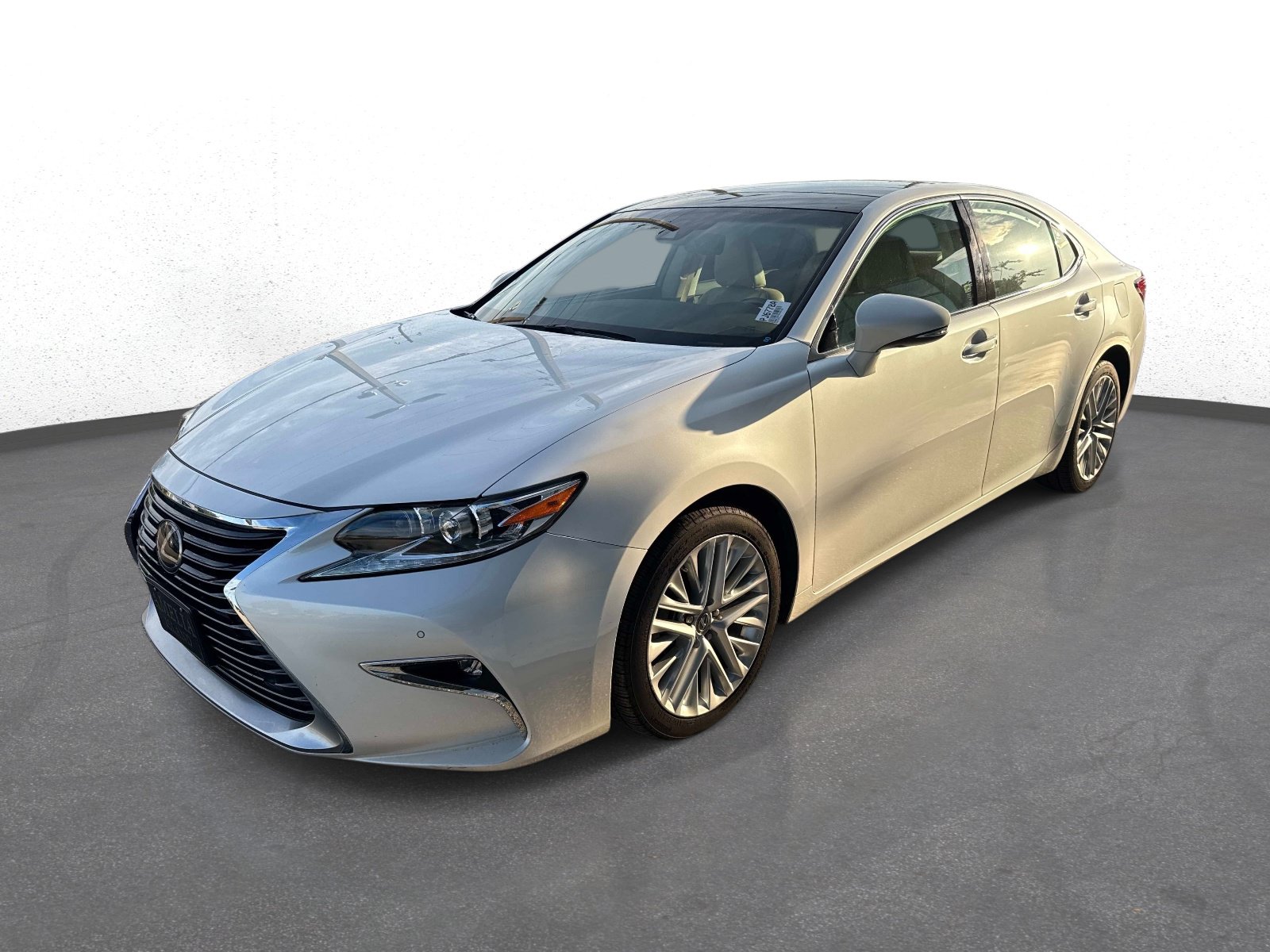 Used 2016 Lexus ES 350 w/ Ultra Luxury Package FWD image 7