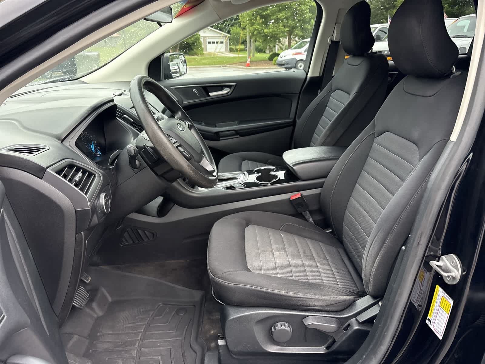 Used 2018 Ford Edge SE FWD image 18