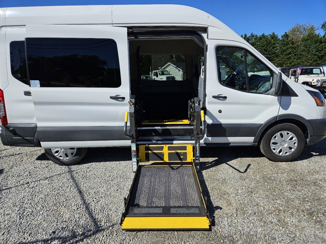 Used 2017 Ford Transit 350 XL image 22