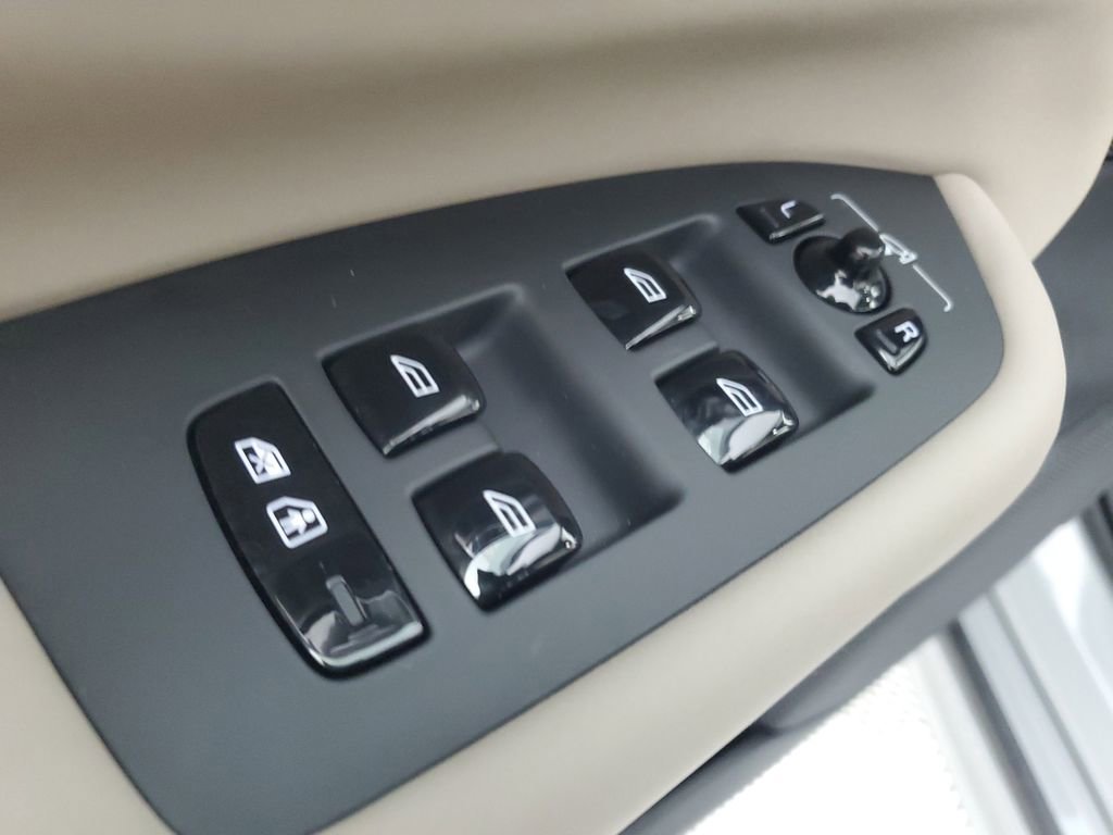 Certified 2026 Volvo XC90 B6 Plus w/ Protection Package Premier image 23