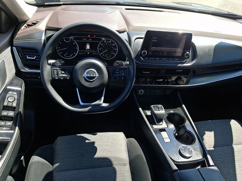 Used 2023 Nissan Rogue SV image 2