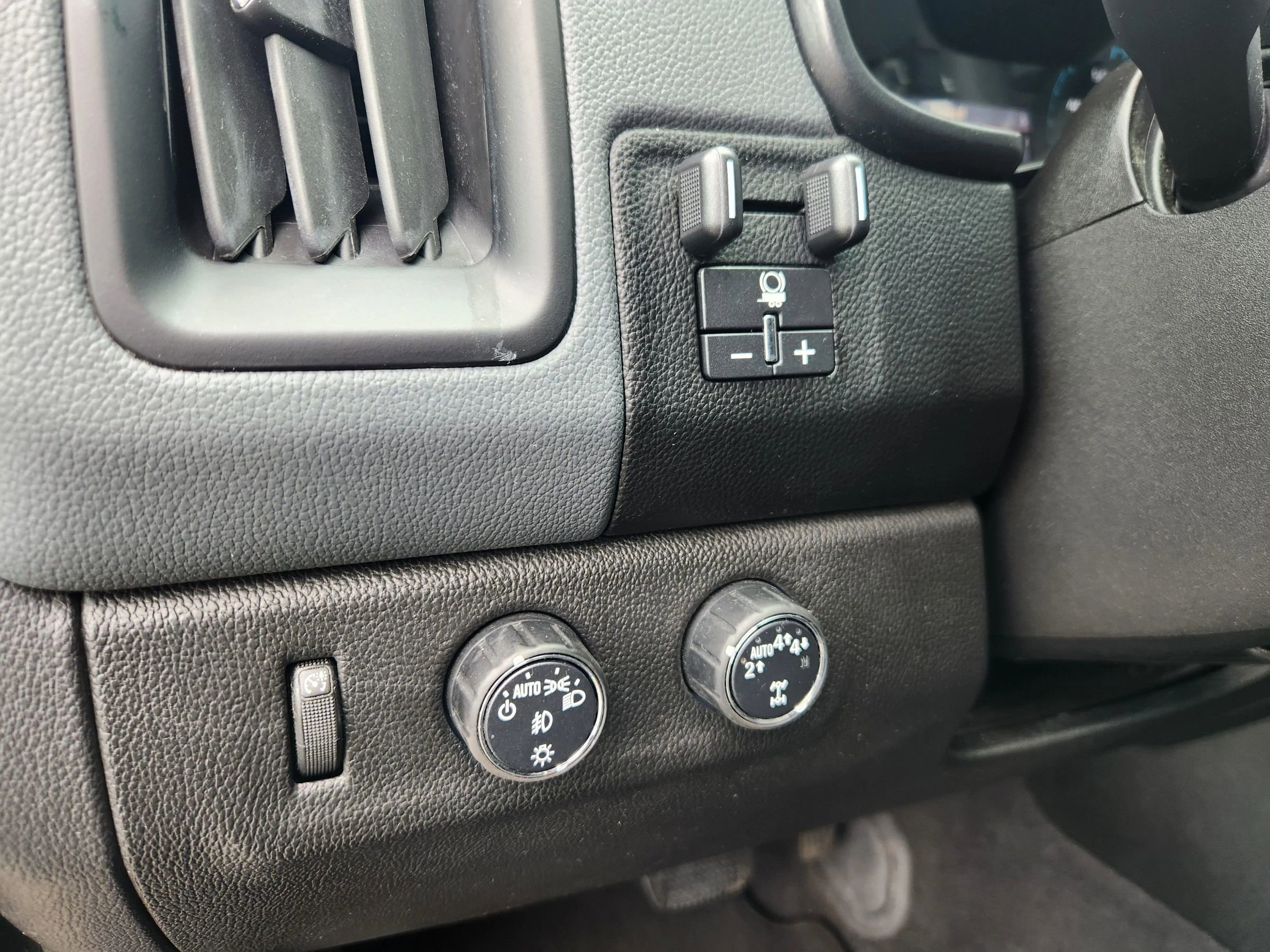 Used 2019 Chevrolet Colorado Z71 AWD/4WD image 26