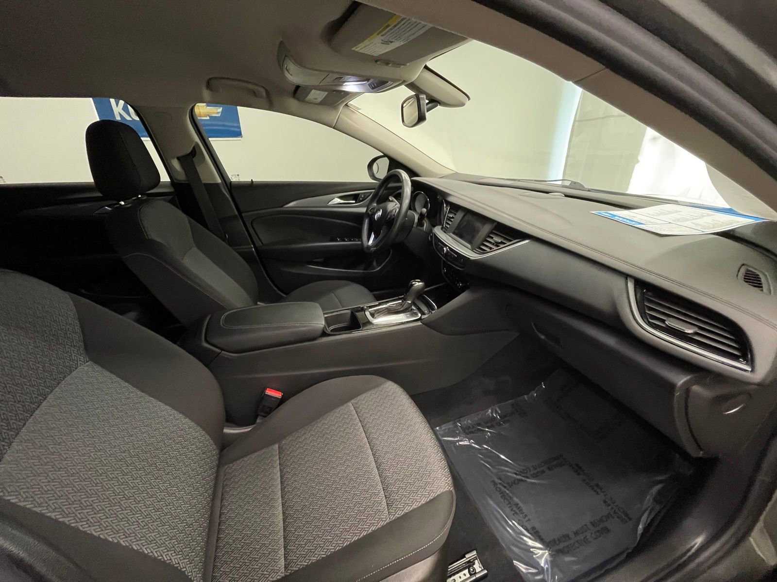 Used 2019 Buick Regal Preferred w/ Driver Confidence Package I image 8