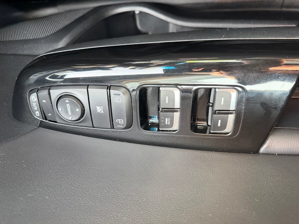 Used 2022 Kia Sportage Nightfall Edition w/ Nighfall AWD Premium Package image 28