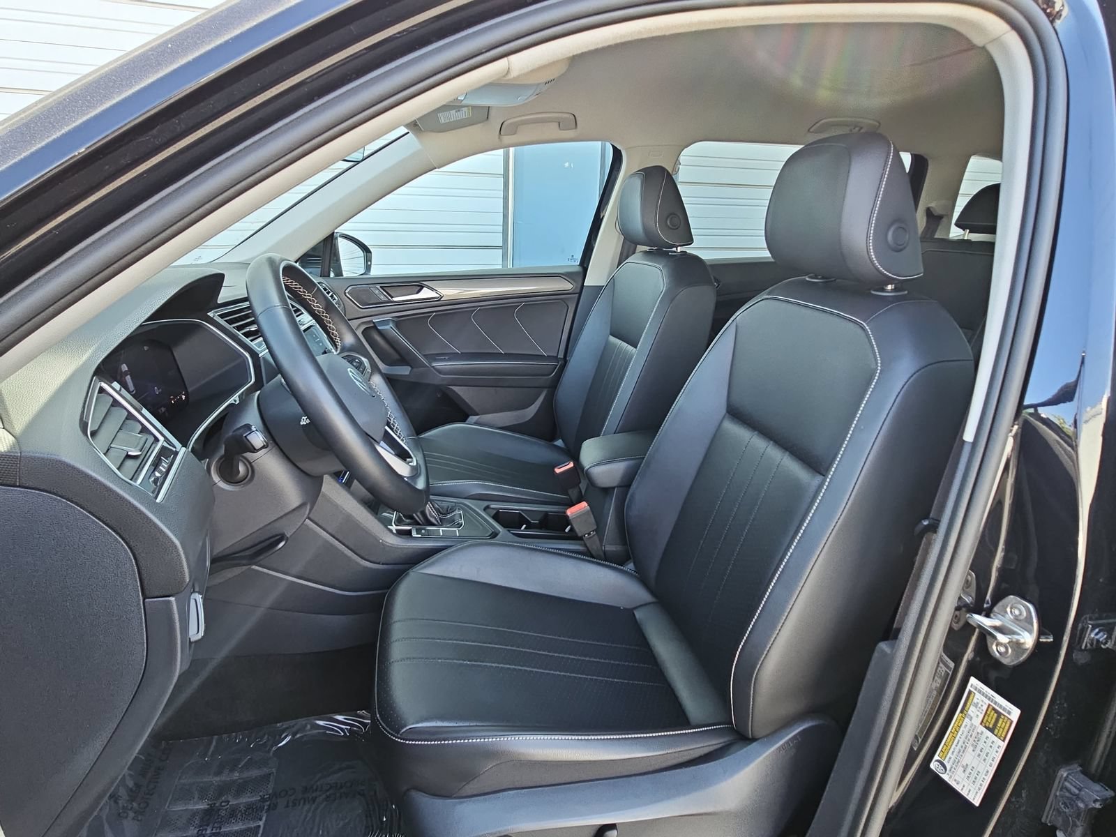 Certified 2024 Volkswagen Tiguan SE FWD image 17