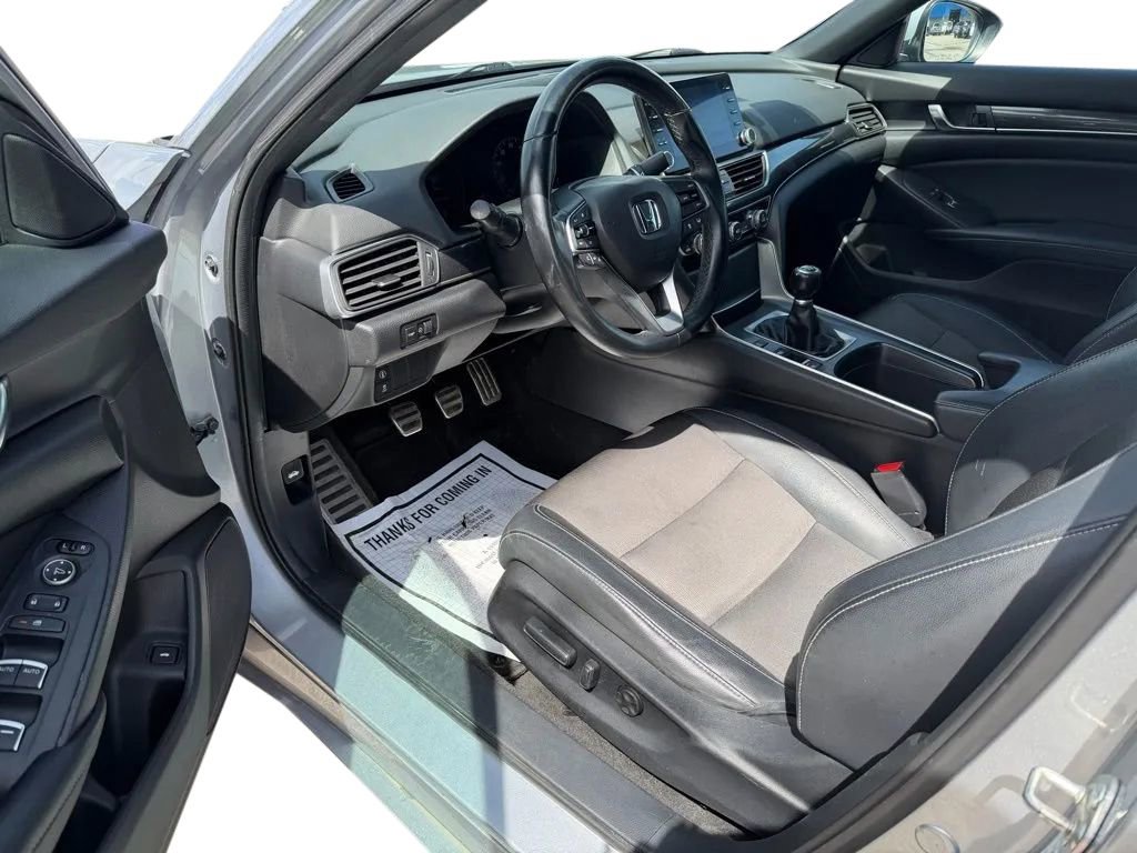 Used 2018 Honda Accord Sport image 11