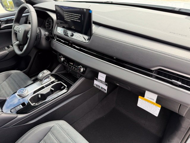 New 2026 Mitsubishi Outlander LE FWD image 11
