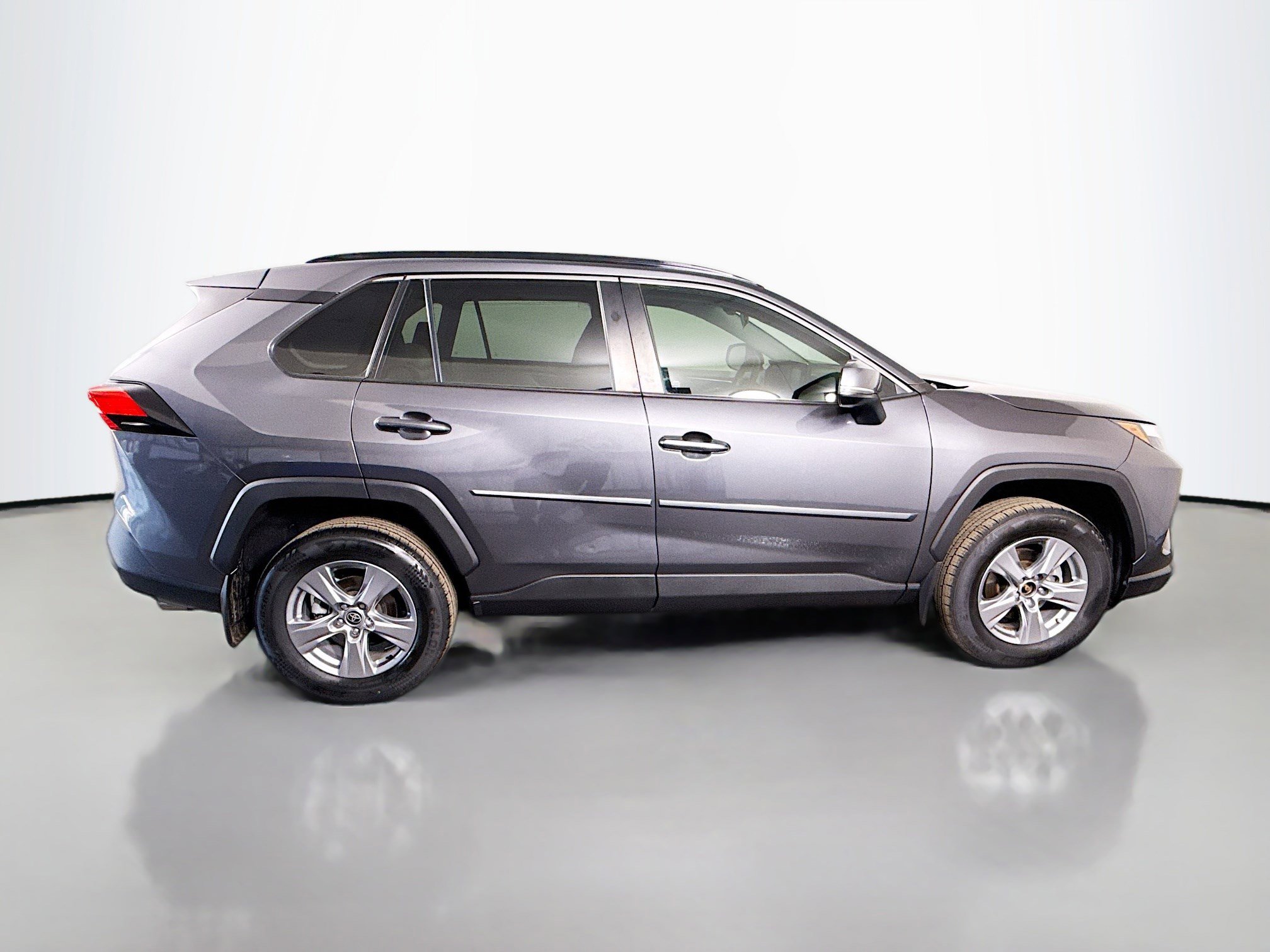 Used 2022 Toyota RAV4 XLE image 11