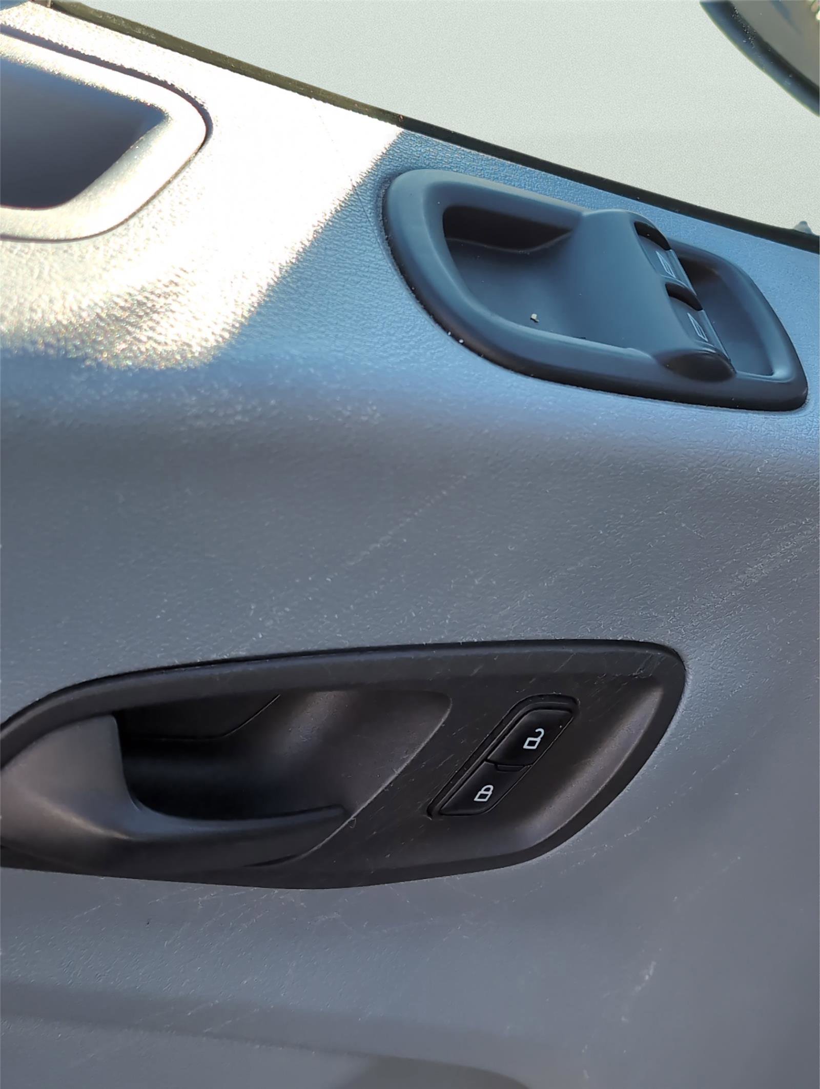 Used 2017 Ford Transit 250 130 Low Roof image 21