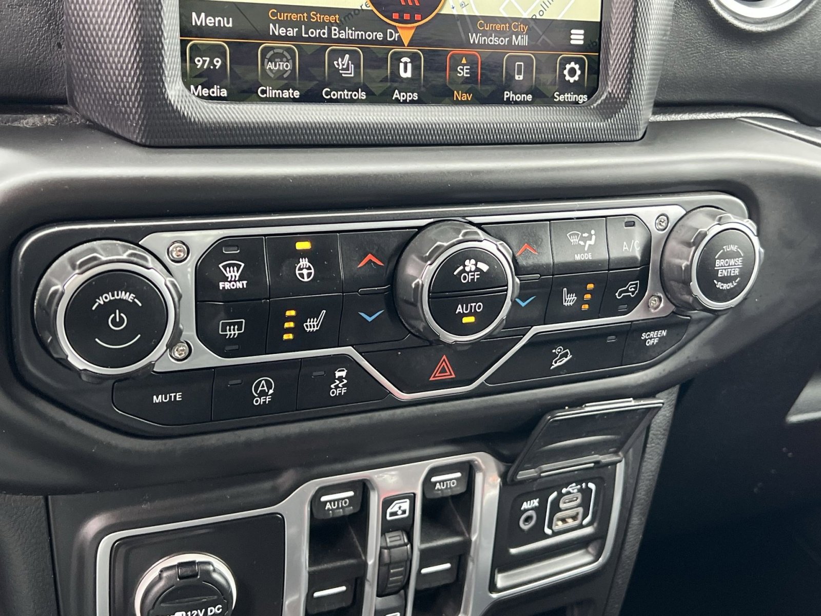 Used 2018 Jeep Wrangler Unlimited Sahara image 21