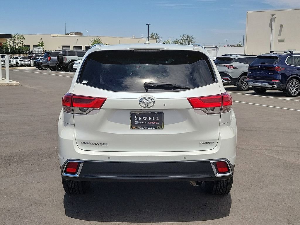 Used 2019 Toyota Highlander Limited FWD image 4