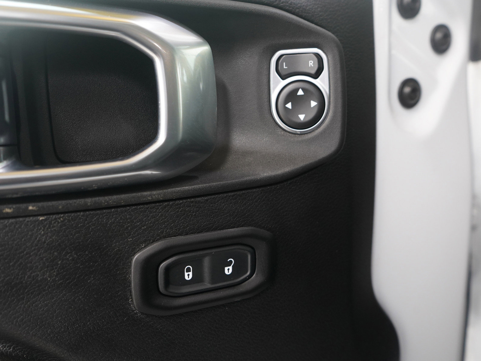 Used 2023 Jeep Wrangler Unlimited w/ Cold Weather Group image 21