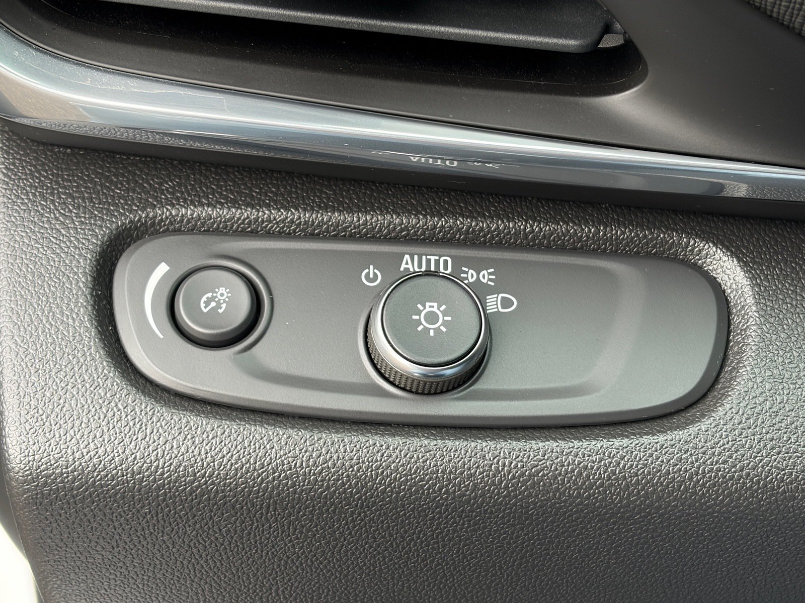 Used 2024 Buick Envista Sport Touring w/ Convenience I Package FWD image 18