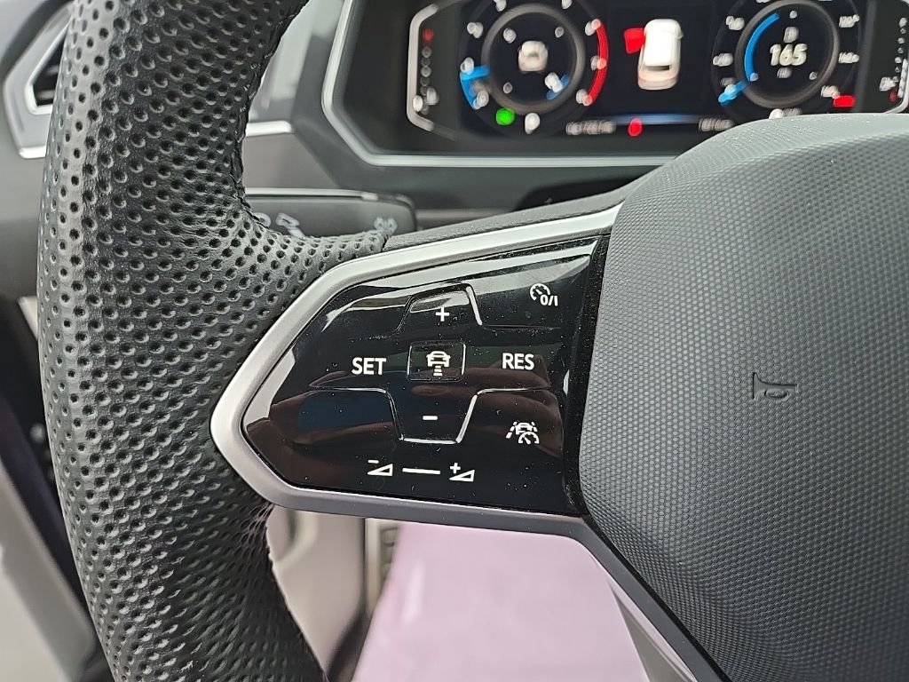 Used 2022 Volkswagen Tiguan SEL R-Line image 21