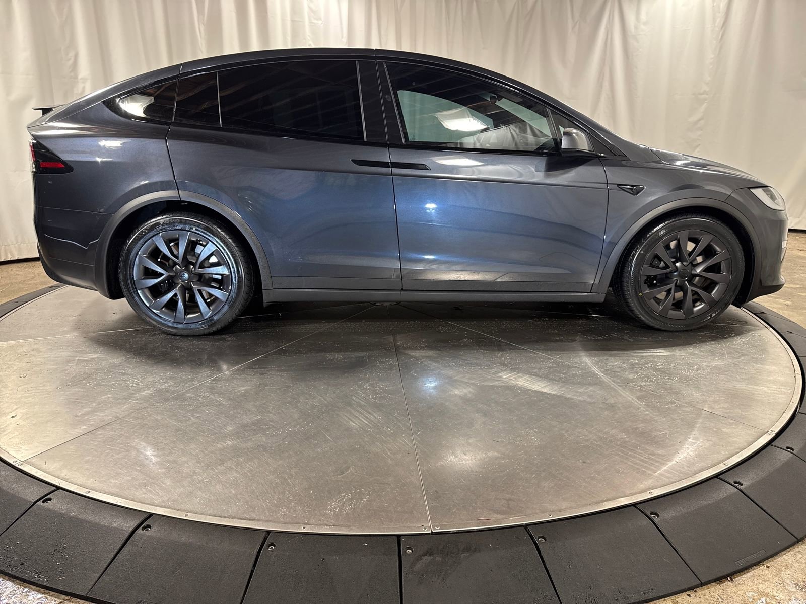 Used 2024 Tesla Model X image 9