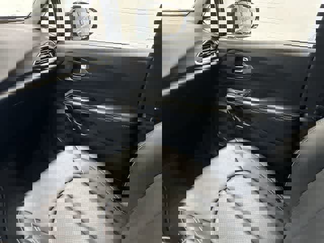 Used 2025 Chrysler Pacifica Select image 13