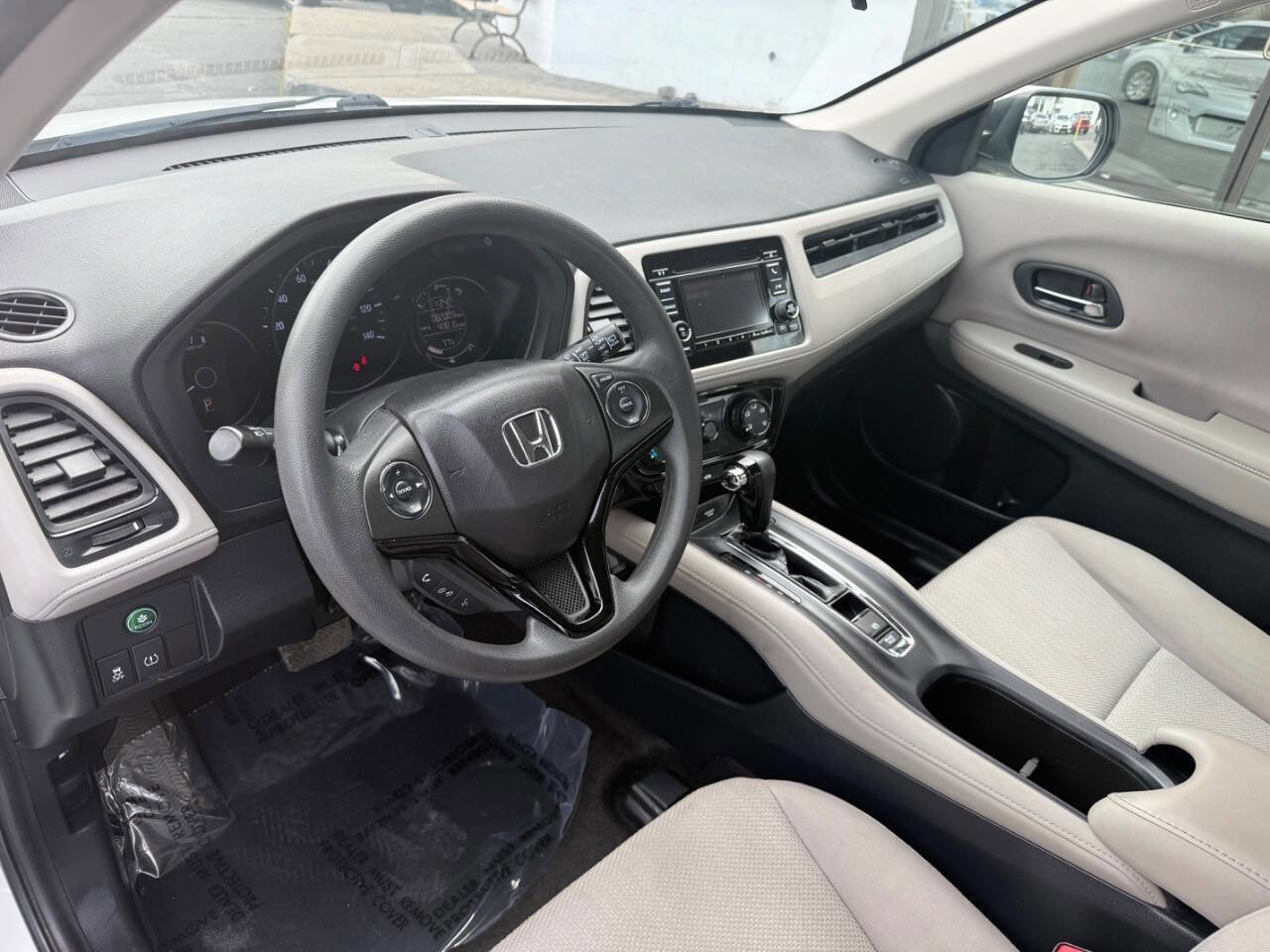 Used 2018 Honda HR-V LX image 11