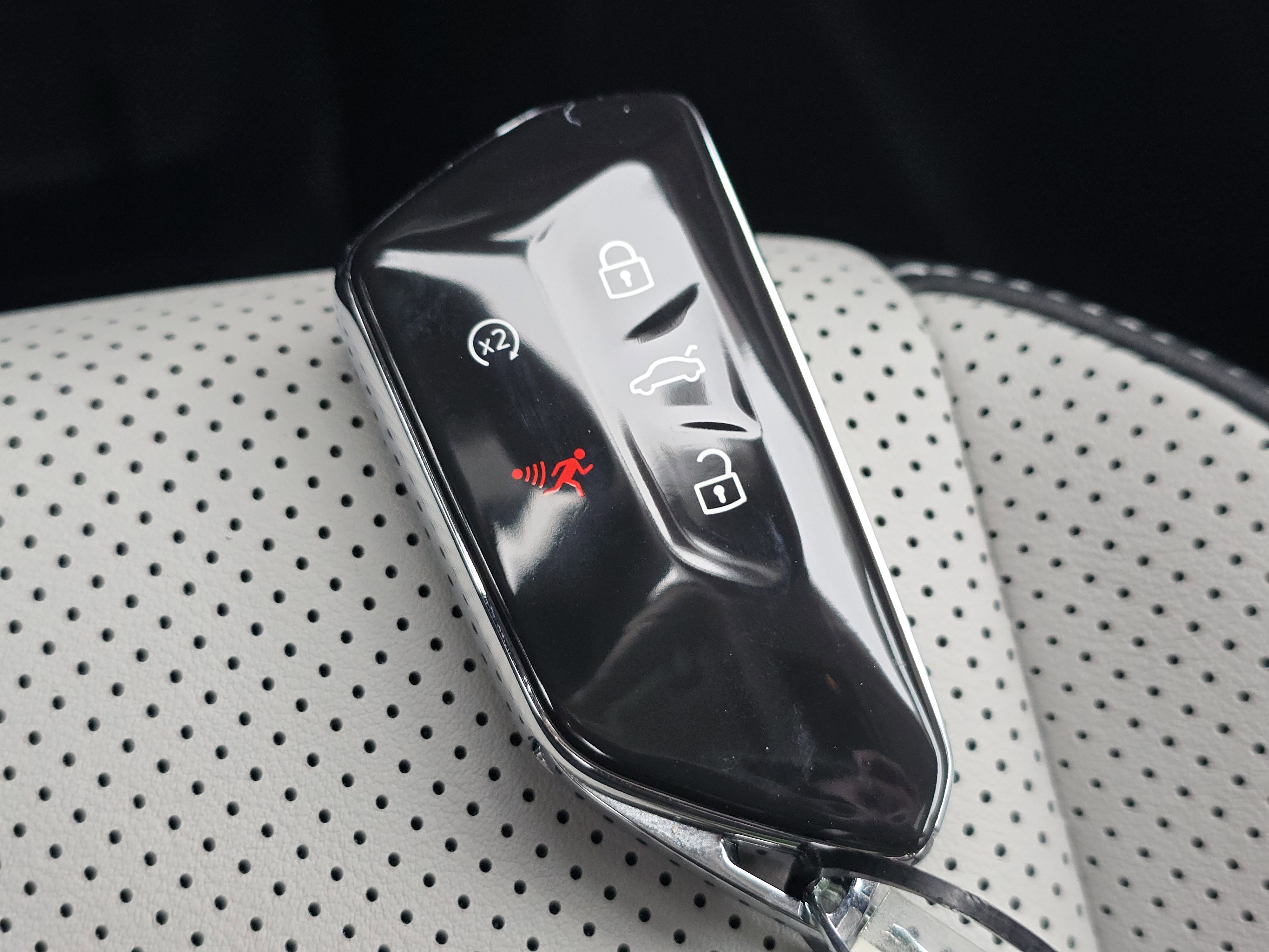 New 2025 Volkswagen Tiguan SE image 28