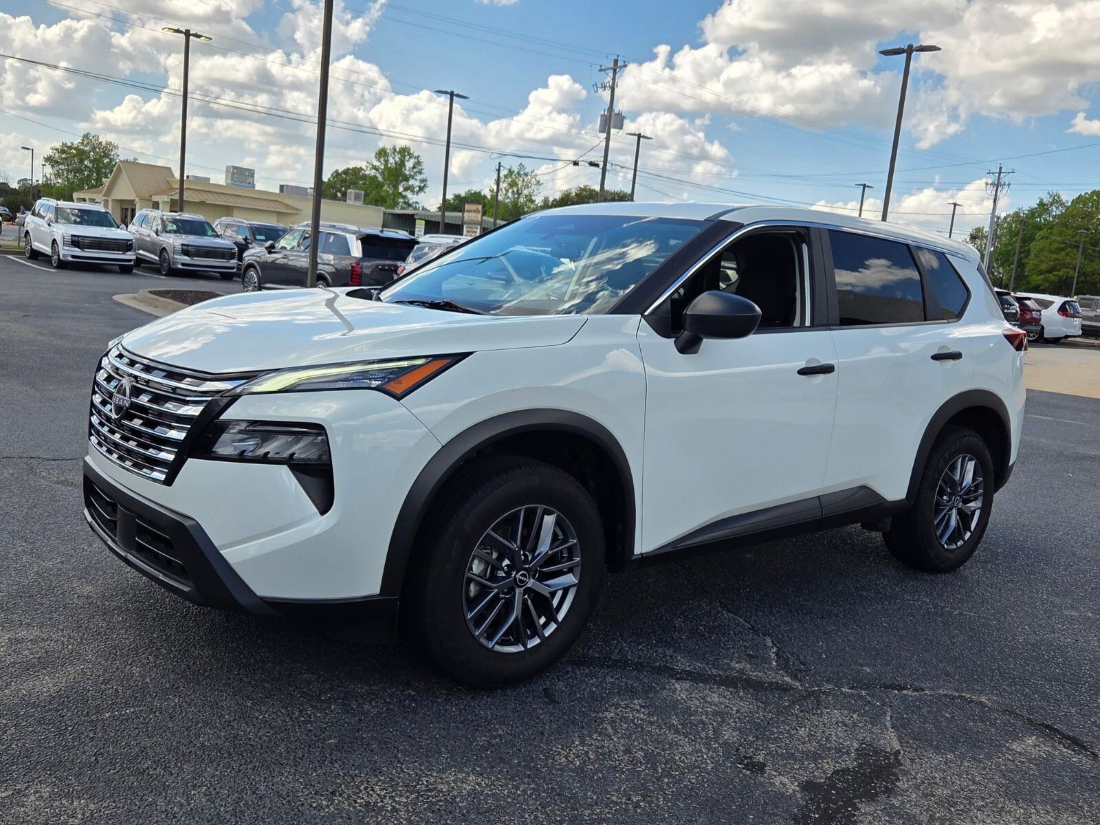 Used 2024 Nissan Rogue S image 3