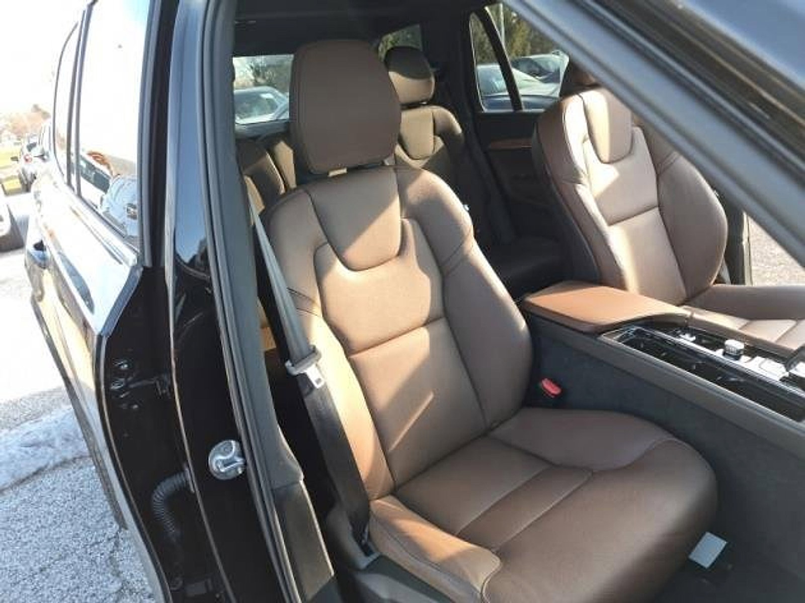 Certified 2023 Volvo XC90 B6 Plus w/ Protection Package Premier image 9