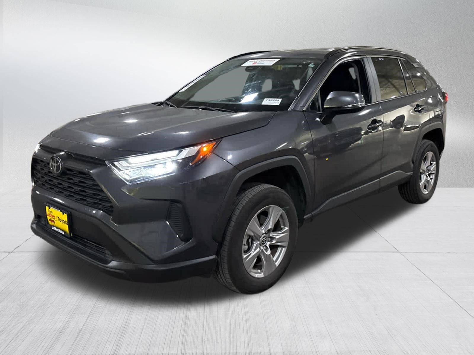 Used 2025 Toyota RAV4 XLE AWD/4WD image 3