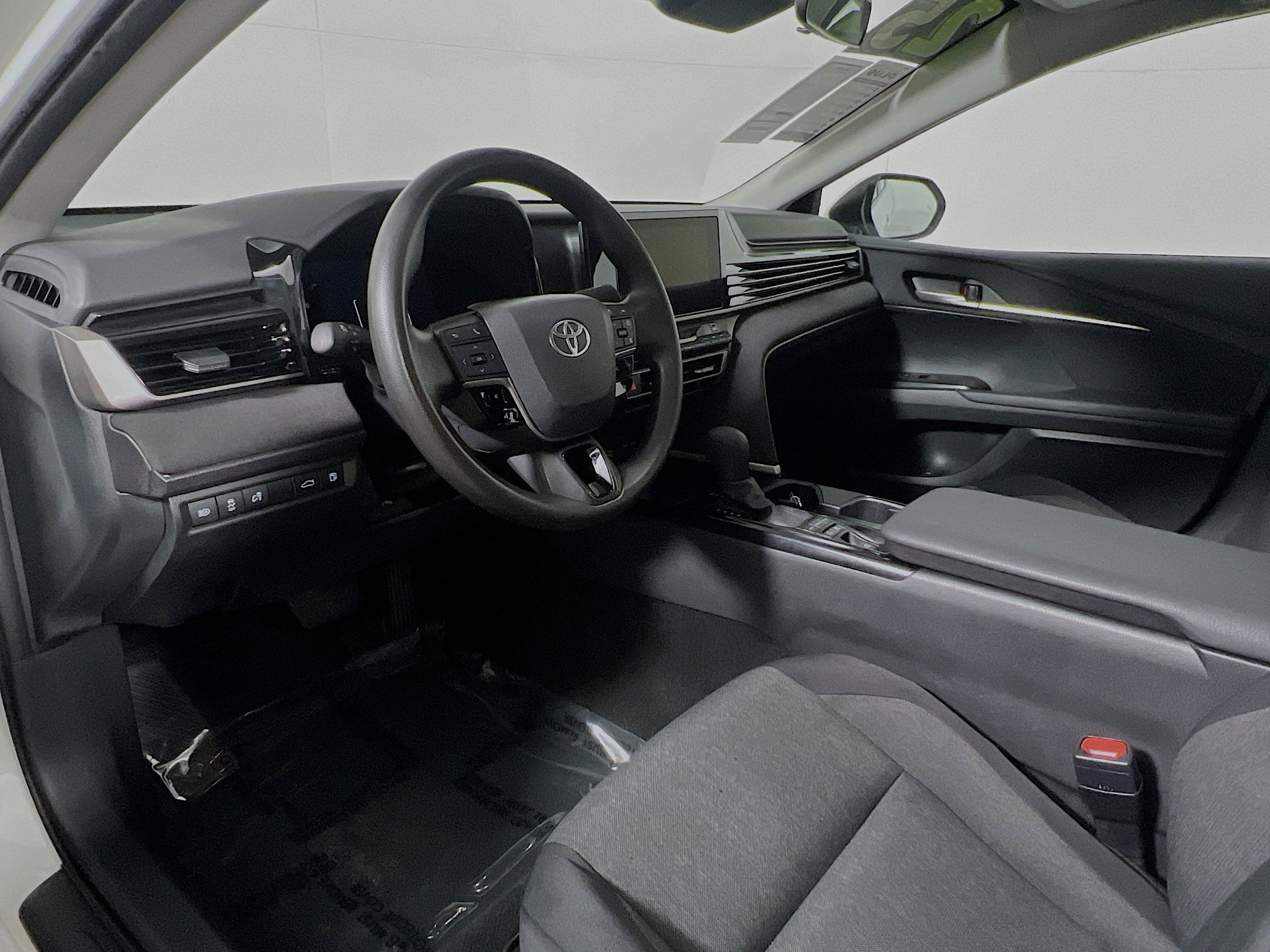 Used 2025 Toyota Camry LE image 30