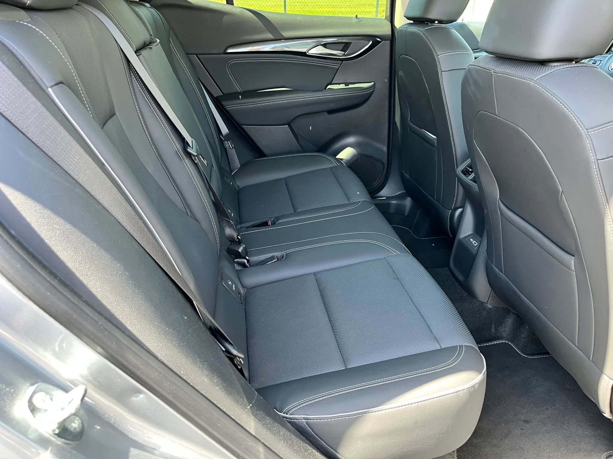 Used 2023 Buick Envision Essence AWD/4WD image 18