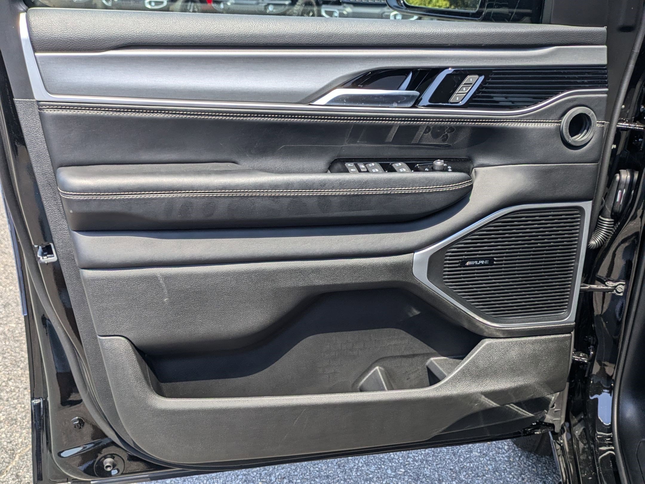 New 2025 Jeep Wagoneer L Series II w/ Convenience Group I image 19